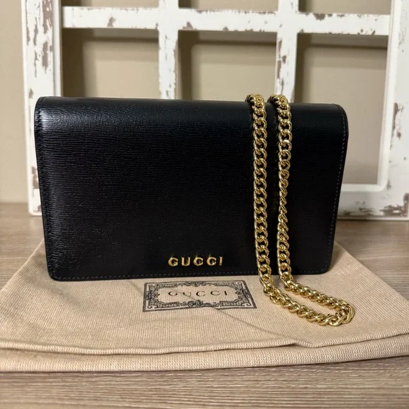 Chain Wallet with Gucci Script with dust cover and box. Like new! Current style! - Picture 1 of 10